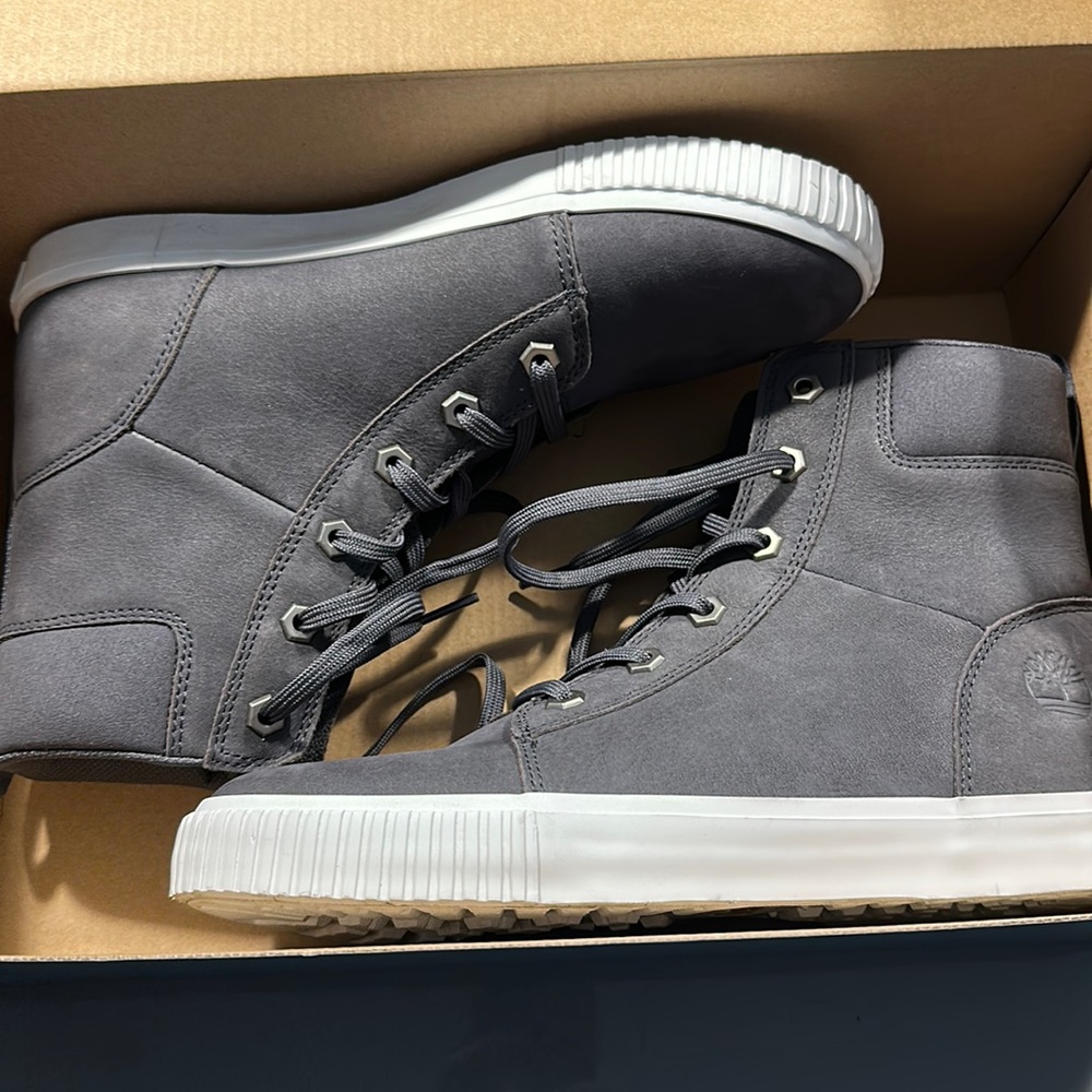 Skyla bay boot size 9